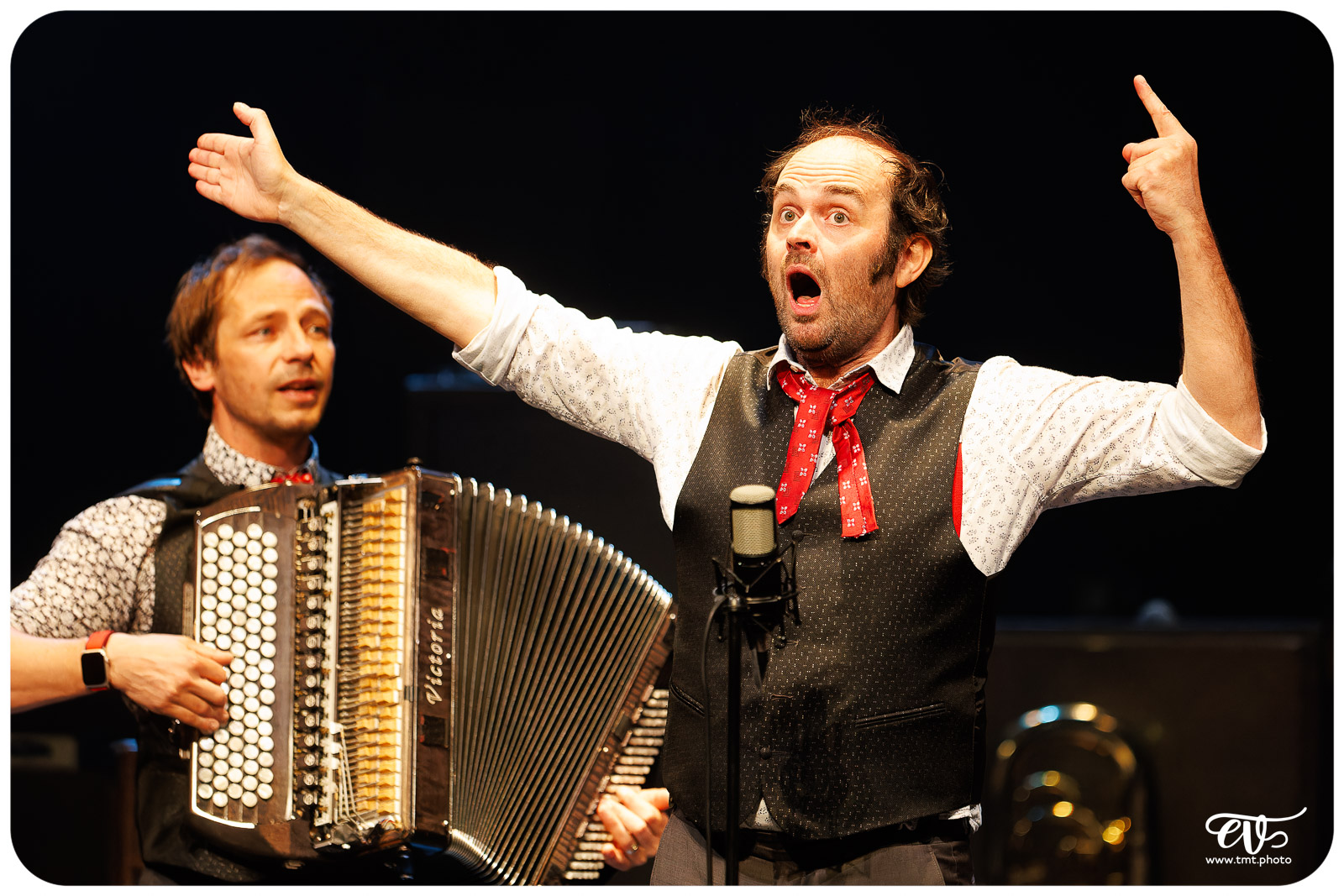 NOS COURSES FOLLES - LES FOUTEURS DE JOIE